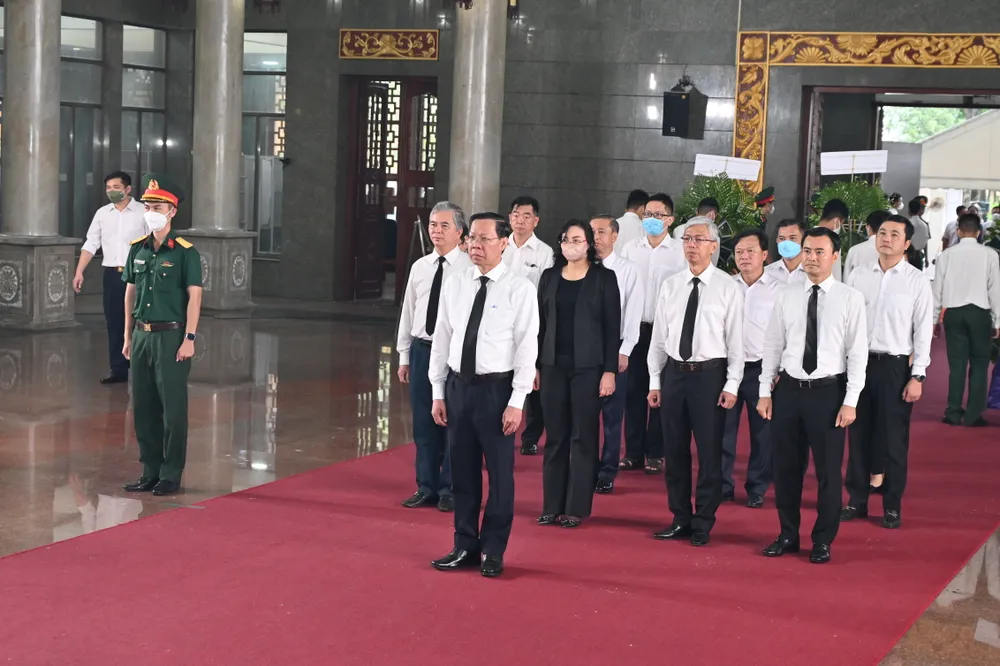 Lãnh đạo TPHCM viếng tang đồng chí Hứa Ngọc Thuận ảnh 6