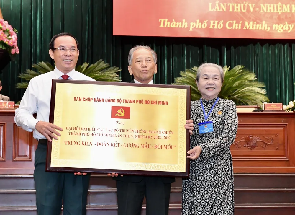 Bí thư Thành ủy TPHCM Nguyễn Văn Nên: Nhân chứng lịch sử là “báu vật” để giáo dục thế hệ nối tiếp ảnh 2