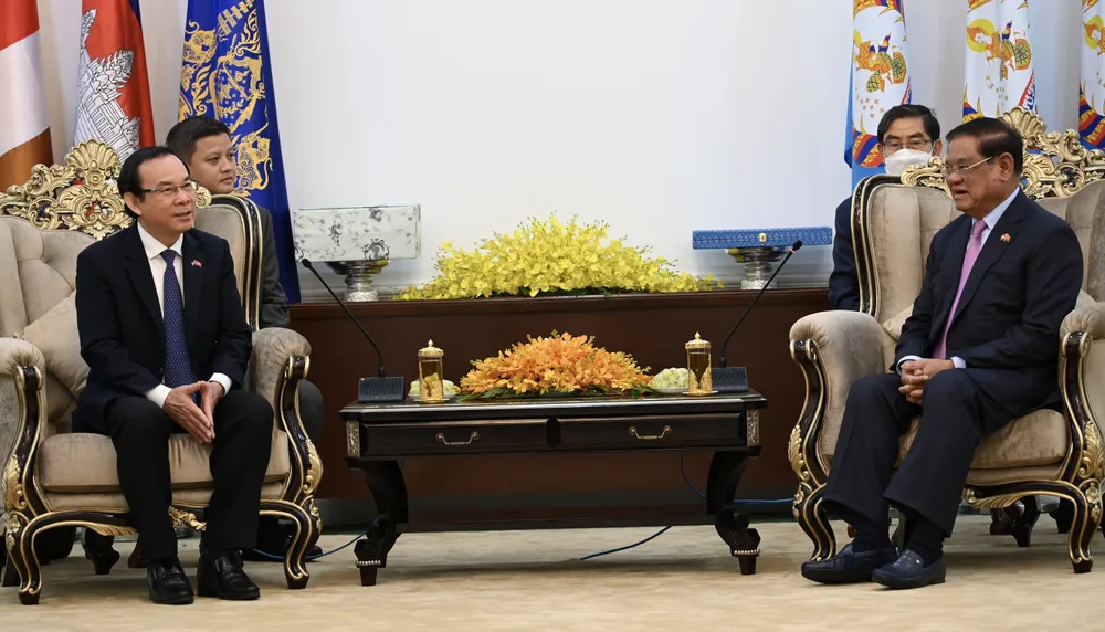 Bày tỏ vui mừng khi đến thăm, làm việc tại Vương quốc Campuchia nhân dịp “Năm Hữu nghị Việt Nam - Campuchia, Campuchia - Việt Nam 2022”, kỷ niệm 55 năm Ngày thiết lập ngoại giao giữa hai nước (1967-2022), Bí thư Thành ủy TPHCM Nguyễn Văn Nên gửi lời chúc mừng những thành tựu to lớn mà đất nước, nhân dân Campuchia đạt được trong suốt thời gian qua. Ảnh: VĂN MINH