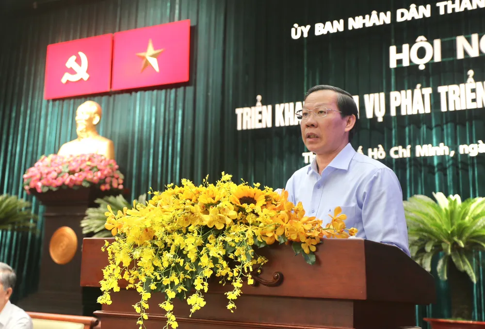 Chủ tịch UBND TPHCM Phan Văn Mãi đề nghị hội nghị tập trung thảo luận, phân tích, góp ý cụ thể, nhất là những nhiệm vụ trọng tâm, giải pháp chính của ngành, địa phương. Ảnh: HOÀNG HÙNG Chủ tịch UBND TPHCM Phan Văn Mãi đề nghị hội nghị tập trung thảo luận, phân tích, góp ý cụ thể, nhất là những nhiệm vụ trọng tâm, giải pháp chính của ngành, địa phương. Ảnh: HOÀNG HÙNG