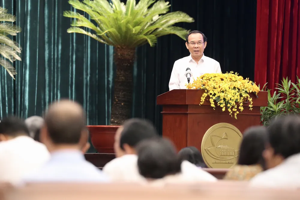 Trong bài phát biểu chỉ đạo, Bí thư Thành ủy TPHCM nhấn mạnh những nội dung quan trọng xung quanh công tác điều hành, tổ chức thực hiện của UBND TPHCM. Ảnh: HOÀNG HÙNG Trong bài phát biểu chỉ đạo, Bí thư Thành ủy TPHCM nhấn mạnh những nội dung quan trọng xung quanh công tác điều hành, tổ chức thực hiện của UBND TPHCM. Ảnh: HOÀNG HÙNG