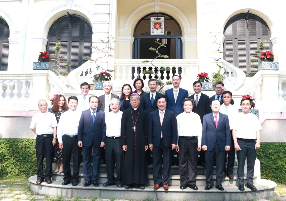 Phó Thủ tướng Chính phủ Phạm Bình Minh đã đến thăm, chúc mừng Giáng sinh năm 2022 và năm mới 2023 tại Tòa Tổng Giám mục Tổng Giáo phận TPHCM. Ảnh: THU HẰNG Phó Thủ tướng Chính phủ Phạm Bình Minh đã đến thăm, chúc mừng Giáng sinh năm 2022 và năm mới 2023 tại Tòa Tổng Giám mục Tổng Giáo phận TPHCM. Ảnh: THU HẰNG