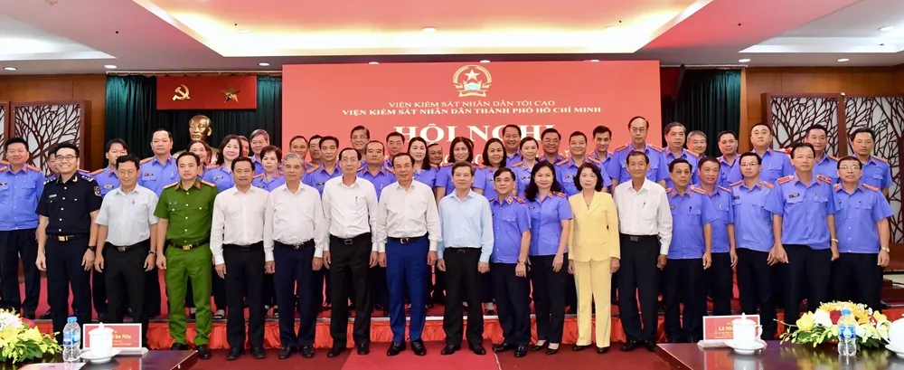 Bí thư Thành ủy TPHCM Nguyễn Văn Nên cùng các đồng chí dự hội nghị. Ảnh: VIỆT DŨNG