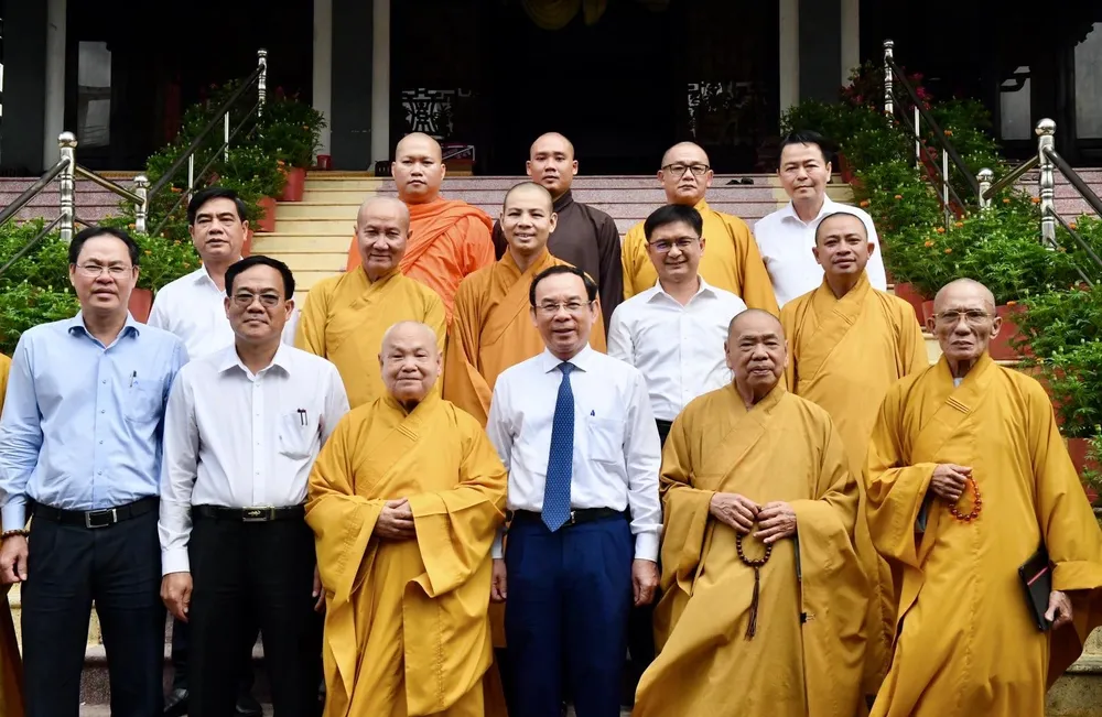 Đoàn lãnh đạo TPHCM đến thăm, chúc tết Văn phòng II Trung ương GHPGVN và Hòa thượng Thích Thiện Nhơn, Chủ tịch Hội đồng Trị sự GHPGVN, Trưởng Ban Tăng sự Trung ương. Ảnh: VIỆT DŨNG Đoàn lãnh đạo TPHCM đến thăm, chúc tết Văn phòng II Trung ương GHPGVN và Hòa thượng Thích Thiện Nhơn, Chủ tịch Hội đồng Trị sự GHPGVN, Trưởng Ban Tăng sự Trung ương. Ảnh: VIỆT DŨNG