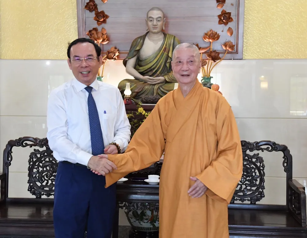 Bí thư Thành ủy TPHCM Nguyễn Văn Nên thăm, chúc tết Trưởng lão Hòa thượng Thích Trí Quảng, Pháp chủ Hội đồng Chứng minh kiêm Giám luật, Chủ tịch Hội đồng Giám Luật Giáo hội Phật giáo Việt Nam. Ảnh: VIỆT DŨNG Bí thư Thành ủy TPHCM Nguyễn Văn Nên thăm, chúc tết Trưởng lão Hòa thượng Thích Trí Quảng, Pháp chủ Hội đồng Chứng minh kiêm Giám luật, Chủ tịch Hội đồng Giám Luật Giáo hội Phật giáo Việt Nam. Ảnh: VIỆT DŨNG