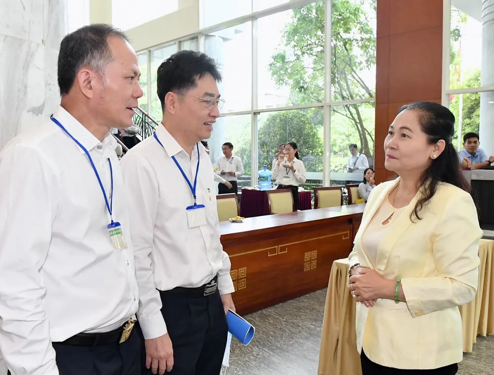 Chủ tịch HĐND TPHCM Nguyễn Thị Lệ trao đổi với các đại biểu tại hội nghị. Ảnh: VIỆT DŨNG Chủ tịch HĐND TPHCM Nguyễn Thị Lệ trao đổi với các đại biểu tại hội nghị. Ảnh: VIỆT DŨNG