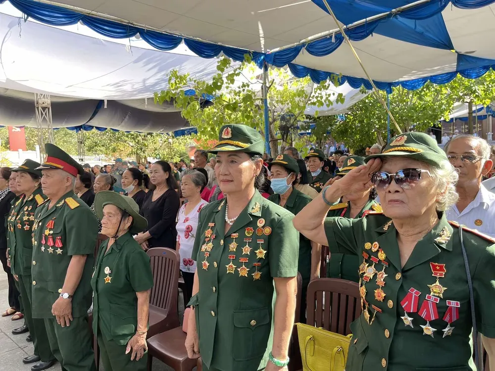 Các đồng chí lão thành cách mạng dự họp mặt. Ảnh: VIỆT DŨNG