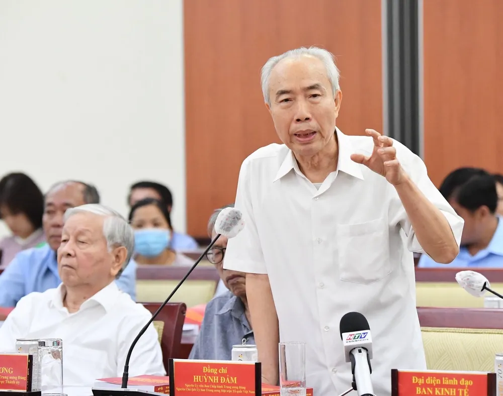 Đồng chí Huỳnh Đảm phát biểu. Ảnh: VIỆT DŨNG