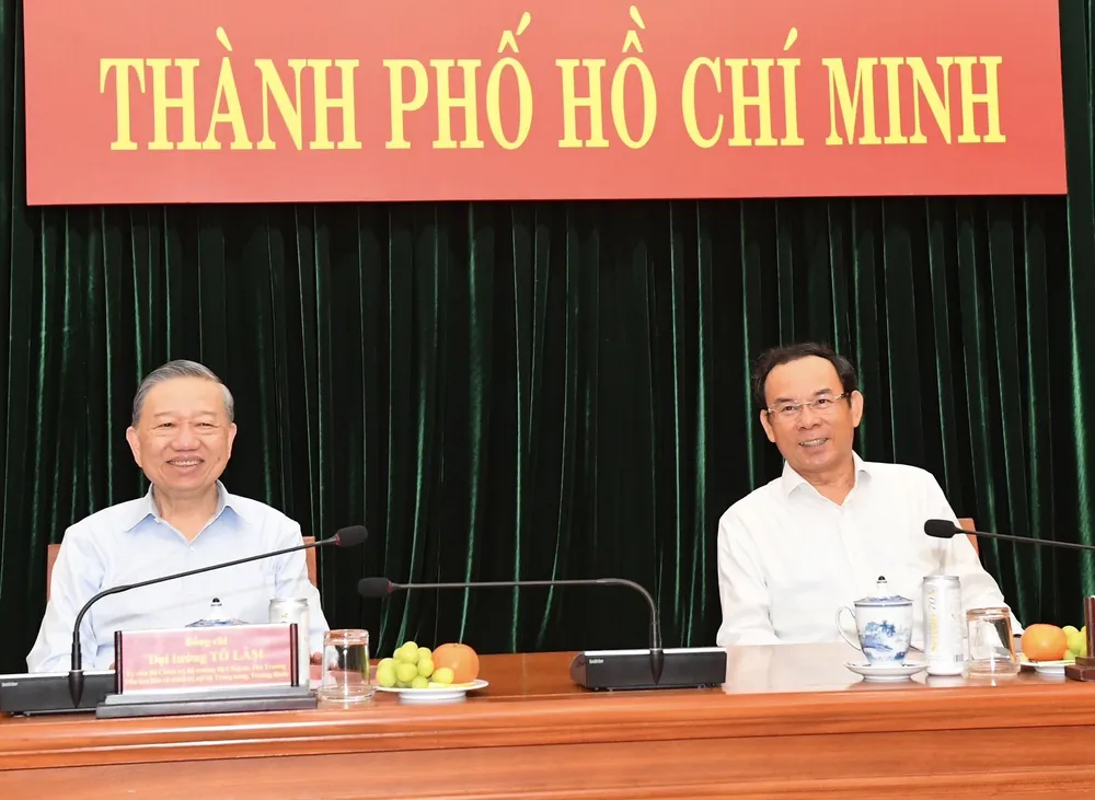 Bộ trưởng Bộ Công an Tô Lâm và Bí thư Thành ủy TPHCM Nguyễn Văn Nên chủ trì buổi làm việc. Ảnh: VIỆT DŨNG Bộ trưởng Bộ Công an Tô Lâm và Bí thư Thành ủy TPHCM Nguyễn Văn Nên chủ trì buổi làm việc. Ảnh: VIỆT DŨNG