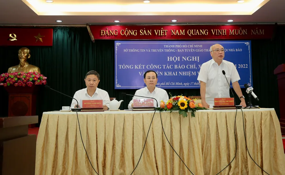 Phó Bí thư Thành ủy TPHCM Nguyễn Văn Hiếu cùng các đồng chí chủ trì hội nghị. Ảnh: DŨNG PHƯƠNG Phó Bí thư Thành ủy TPHCM Nguyễn Văn Hiếu cùng các đồng chí chủ trì hội nghị. Ảnh: DŨNG PHƯƠNG