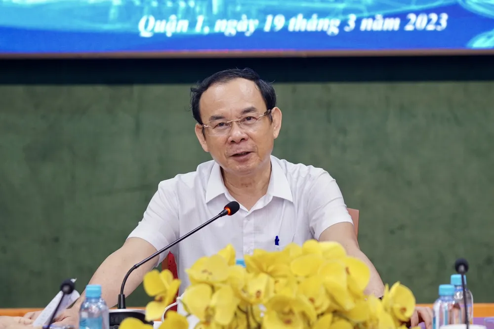 Bí thư Thành ủy TPHCM yêu cầu từ nay đến cuối tháng 4-2023, các địa phương phải tạo sự chuyển bộ mạnh mẽ trong việc giải quyết câu chuyện thiếu nhà vệ sinh công cộng. Ảnh: HOÀNG HÙNG Bí thư Thành ủy TPHCM yêu cầu từ nay đến cuối tháng 4-2023, các địa phương phải tạo sự chuyển bộ mạnh mẽ trong việc giải quyết câu chuyện thiếu nhà vệ sinh công cộng. Ảnh: HOÀNG HÙNG