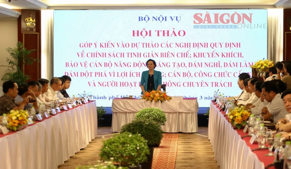 Bộ trưởng Bộ Nội vụ Phạm Thị Thanh Trà chủ trì hội thảo. Ảnh: THẢO LÊ Bộ trưởng Bộ Nội vụ Phạm Thị Thanh Trà chủ trì hội thảo. Ảnh: THẢO LÊ