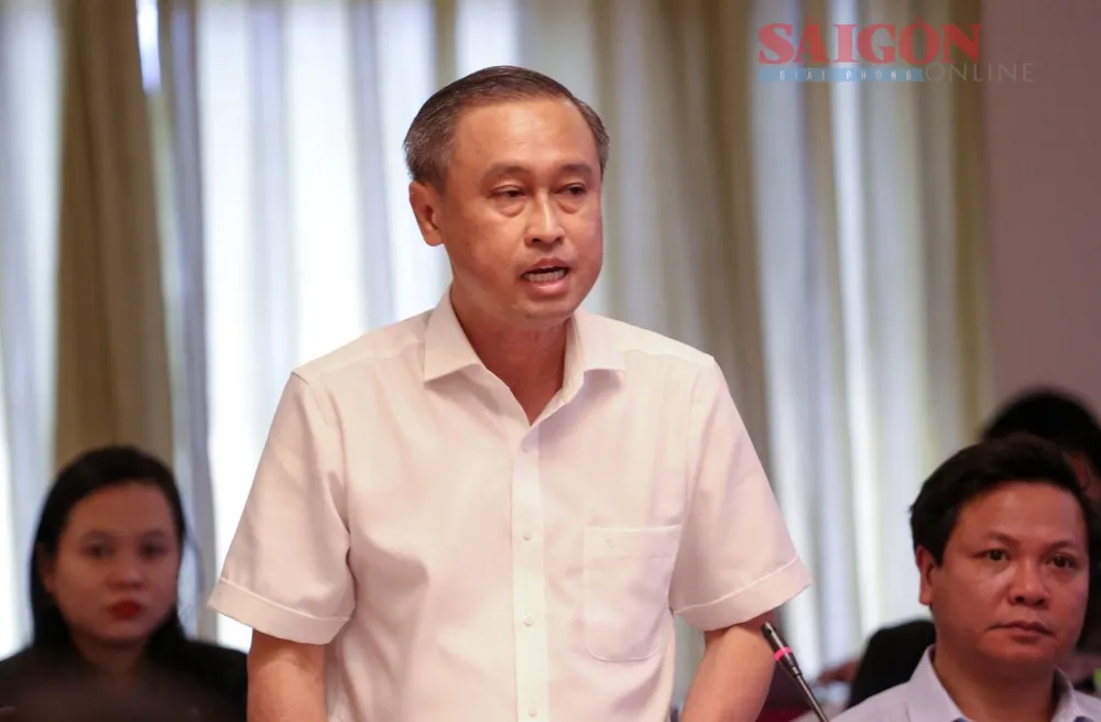 Giám đốc Sở Nội vụ TPHCM Huỳnh Thanh Nhân phát biểu góp ý. Ảnh: THẢO LÊ Giám đốc Sở Nội vụ TPHCM Huỳnh Thanh Nhân phát biểu góp ý. Ảnh: THẢO LÊ