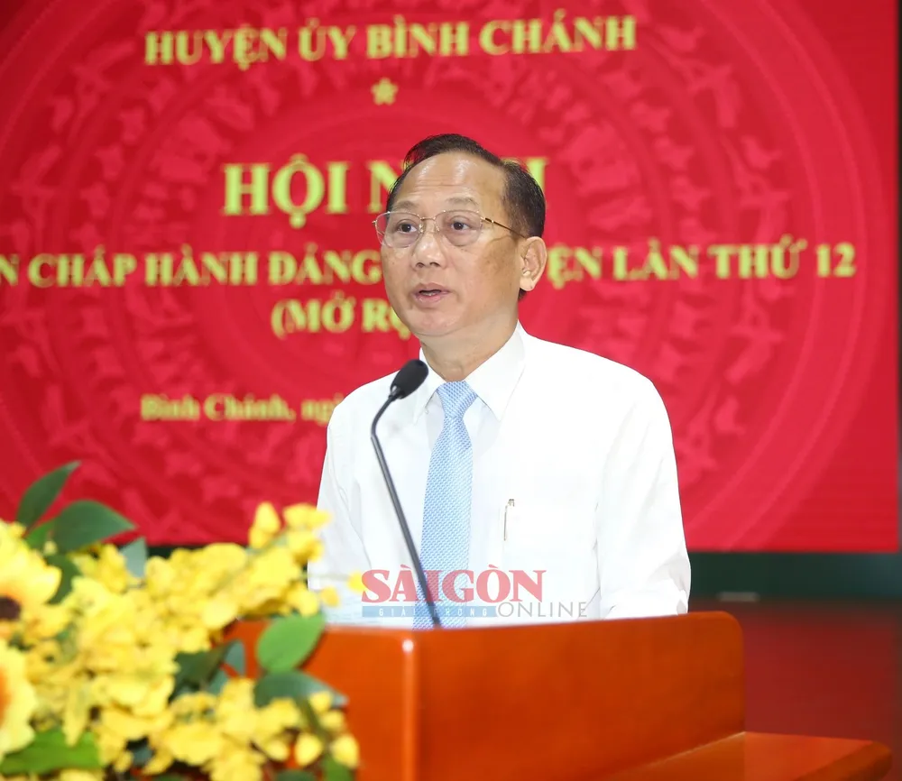 Bí thư Huyện ủy huyện Bình Chánh Trần Văn Nam phát biểu. Ảnh: VĂN MINH Bí thư Huyện ủy huyện Bình Chánh Trần Văn Nam phát biểu. Ảnh: VĂN MINH