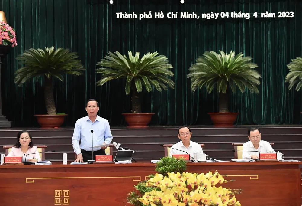 Chủ tịch UBND TPHCM Phan Văn Mãi phát biểu tại hội nghị. Ảnh: VIỆT DŨNG
