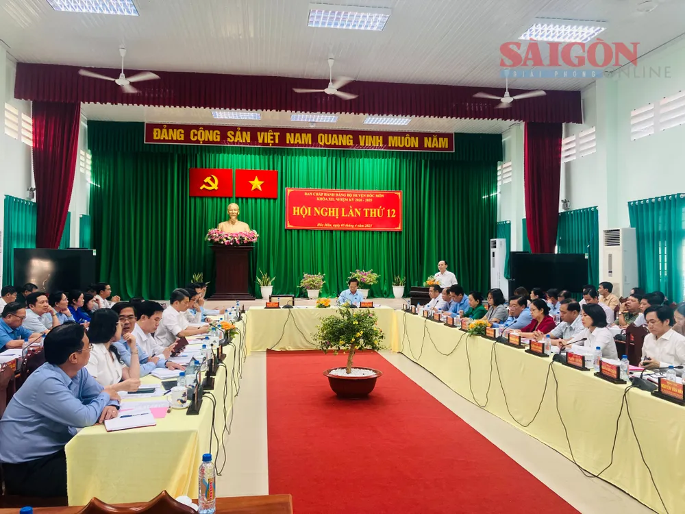 Quang cảnh Hội nghị lần thứ 12 của Ban Chấp hành Đảng bộ huyện Hóc Môn. Ảnh: VĂN MINH