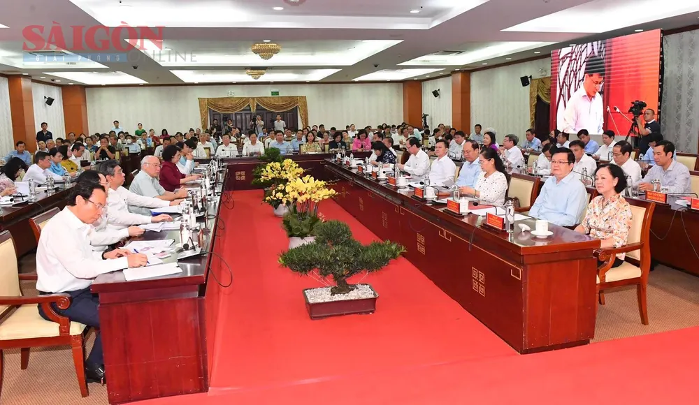 Bí thư Thành ủy TPHCM Nguyễn Văn Nên cùng các đồng chí trong Ban Thường vụ Thành ủy TPHCM dự hội nghị. Ảnh: VIỆT DŨNG Bí thư Thành ủy TPHCM Nguyễn Văn Nên cùng các đồng chí trong Ban Thường vụ Thành ủy TPHCM dự hội nghị. Ảnh: VIỆT DŨNG