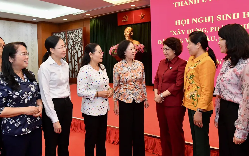 Đồng chí Trương Thị Mai trao đổi với lãnh đạo chủ chốt ở các tổ chức chính trị - xã hội của TPHCM. Ảnh: VIỆT DŨNG Đồng chí Trương Thị Mai trao đổi với lãnh đạo chủ chốt ở các tổ chức chính trị - xã hội của TPHCM. Ảnh: VIỆT DŨNG