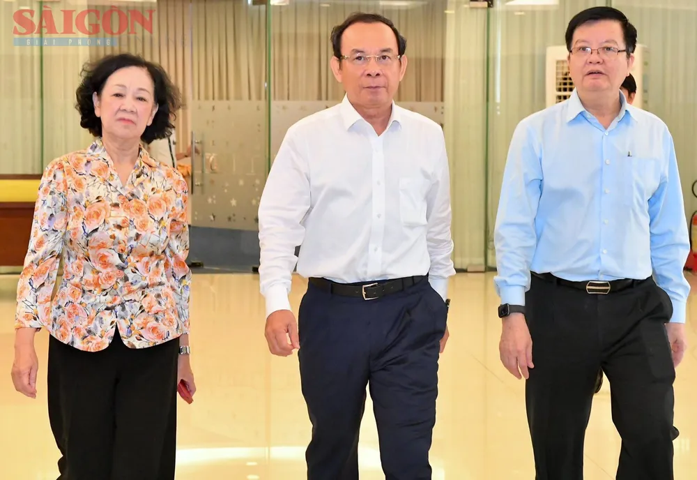 Thường trực Ban Bí thư, Trưởng Ban Tổ chức Trung ương Trương Thị Mai và Bí thư Thành ủy TPHCM Nguyễn Văn Nên, Phó Trưởng Ban Thường trực Ban Tổ chức Trung ương Mai Văn Chính. Ảnh: VIỆT DŨNG Thường trực Ban Bí thư, Trưởng Ban Tổ chức Trung ương Trương Thị Mai và Bí thư Thành ủy TPHCM Nguyễn Văn Nên, Phó Trưởng Ban Thường trực Ban Tổ chức Trung ương Mai Văn Chính. Ảnh: VIỆT DŨNG