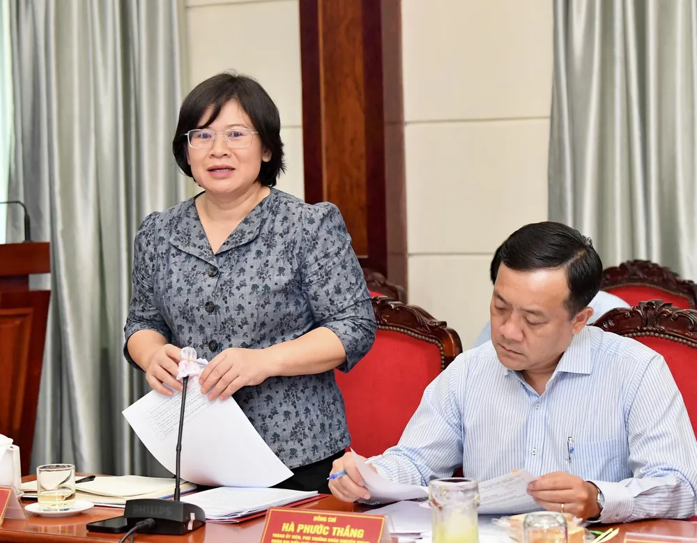 Phó trưởng Đoàn chuyên trách Đoàn ĐBQH TPHCM Văn Thị Bạch Tuyết phát biểu. Ảnh: VIỆT DŨNG Phó trưởng Đoàn chuyên trách Đoàn ĐBQH TPHCM Văn Thị Bạch Tuyết phát biểu. Ảnh: VIỆT DŨNG