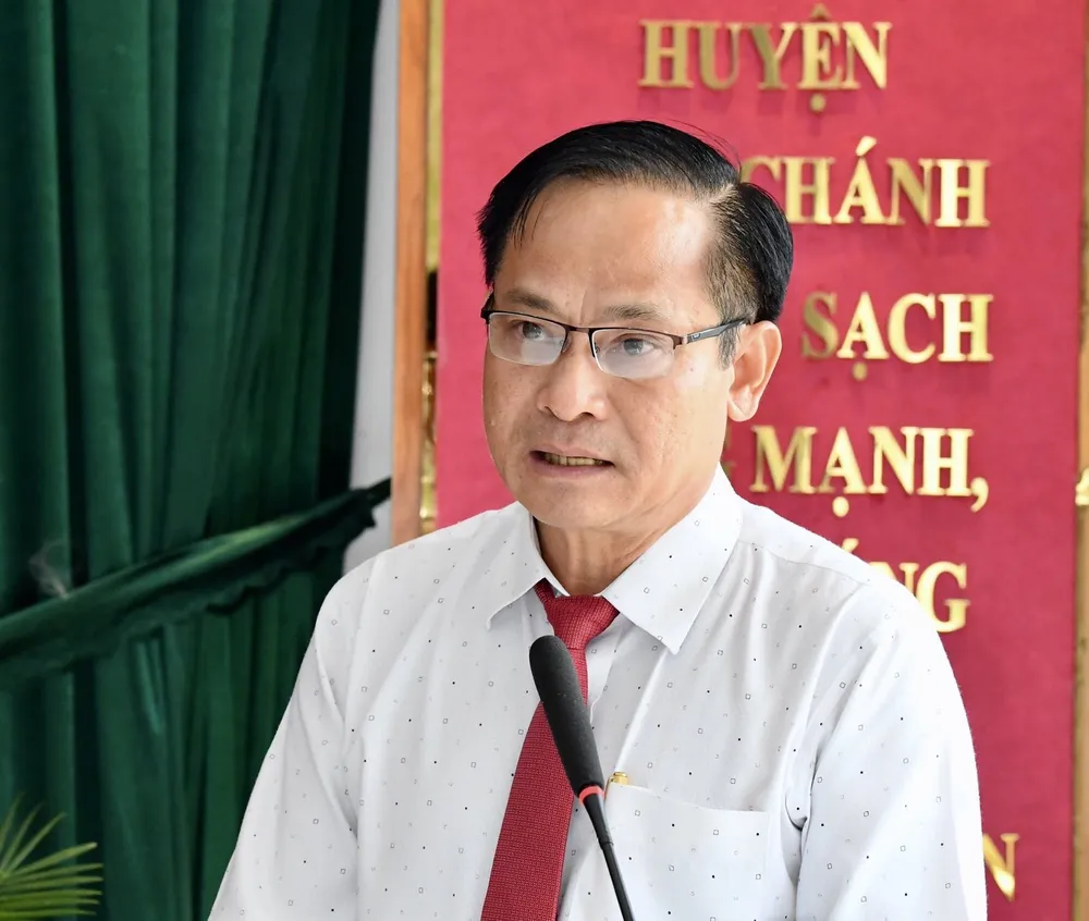 Phó Bí thư Huyện ủy huyện Bình Chánh Phạm Văn Luỹ phát biểu nhận nhiệm vụ. Ảnh: VIỆT DŨNG