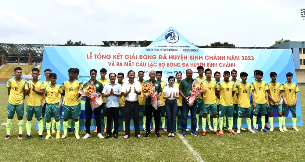 Bí thư Huyện uỷ huyện Bình Chánh Trần Văn Nam chúc mừng ra mắt CLB bóng đá huyện Bình Chánh Bí thư Huyện uỷ huyện Bình Chánh Trần Văn Nam chúc mừng ra mắt CLB bóng đá huyện Bình Chánh