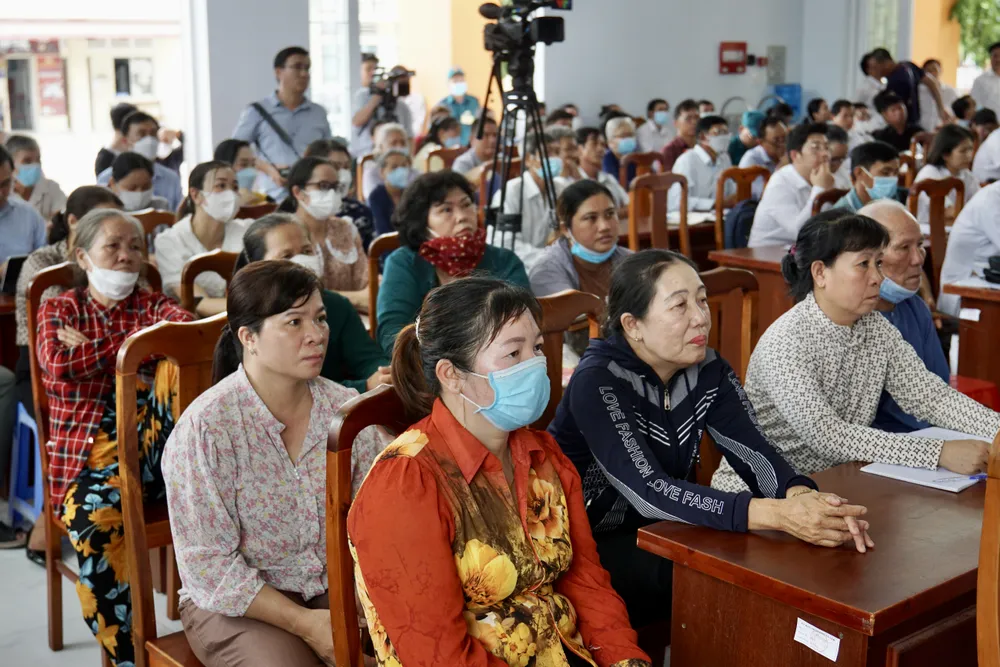 Cử tri huyện Cần Giờ tham gia buổi tiếp xúc cử tri của tổ ĐBQH TPHCM đơn vị số 9. Ảnh: HOÀNG HÙNG Cử tri huyện Cần Giờ tham gia buổi tiếp xúc cử tri của tổ ĐBQH TPHCM đơn vị số 9. Ảnh: HOÀNG HÙNG