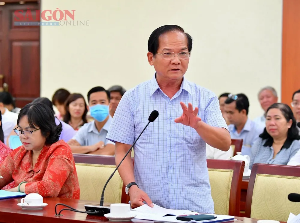 Bí thư Huyện ủy huyện Hóc Môn Trần Văn Khuyên phát biểu. Ảnh: VIỆT DŨNG Bí thư Huyện ủy huyện Hóc Môn Trần Văn Khuyên phát biểu. Ảnh: VIỆT DŨNG