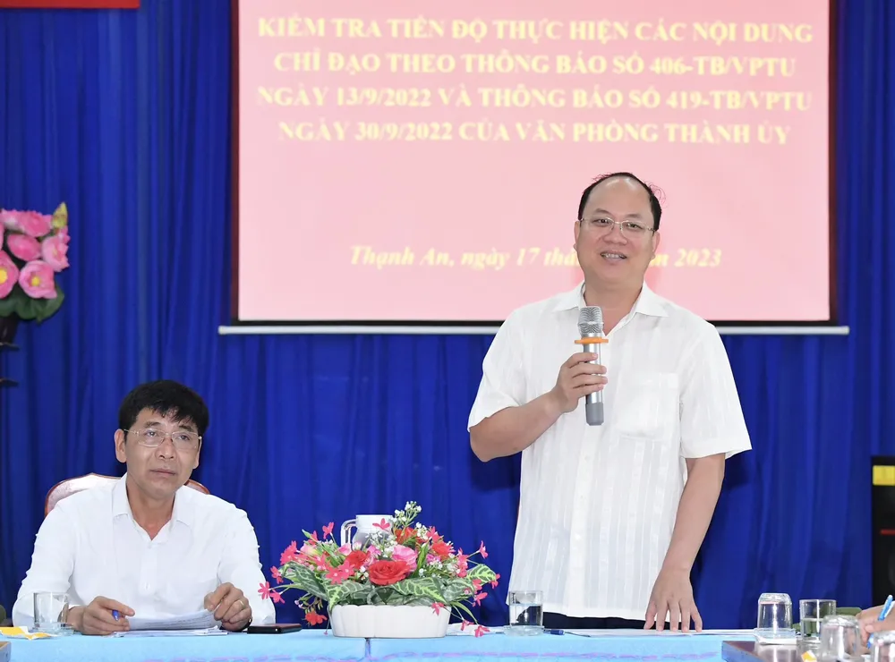 Sau khi dự lễ khánh thành, đồng chí Nguyễn Hồ Hải cùng đoàn công tác có buổi làm việc với lãnh đạo huyện Cần Giờ và xã đảo Thạnh An. Ảnh: VIỆT DŨNG Sau khi dự lễ khánh thành, đồng chí Nguyễn Hồ Hải cùng đoàn công tác có buổi làm việc với lãnh đạo huyện Cần Giờ và xã đảo Thạnh An. Ảnh: VIỆT DŨNG