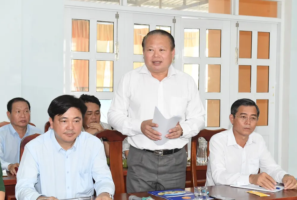 Phó Chủ tịch UBND huyện Cần Giờ Trương Tiến Triển báo cáo. Ảnh: VIỆT DŨNG Phó Chủ tịch UBND huyện Cần Giờ Trương Tiến Triển báo cáo. Ảnh: VIỆT DŨNG