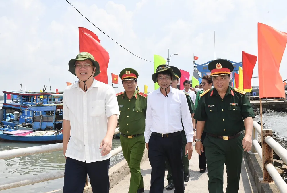 Phó Bí thư Thành ủy TPHCM Nguyễn Hồ Hải và Bí thư Huyện ủy, Chủ tịch HĐND huyện Cần Giờ Lê Minh Dũng dự lễ khánh thành các công trình đưa vào sử dụng tại xã đảo. Ảnh: VIỆT DŨNG Phó Bí thư Thành ủy TPHCM Nguyễn Hồ Hải và Bí thư Huyện ủy, Chủ tịch HĐND huyện Cần Giờ Lê Minh Dũng dự lễ khánh thành các công trình đưa vào sử dụng tại xã đảo. Ảnh: VIỆT DŨNG