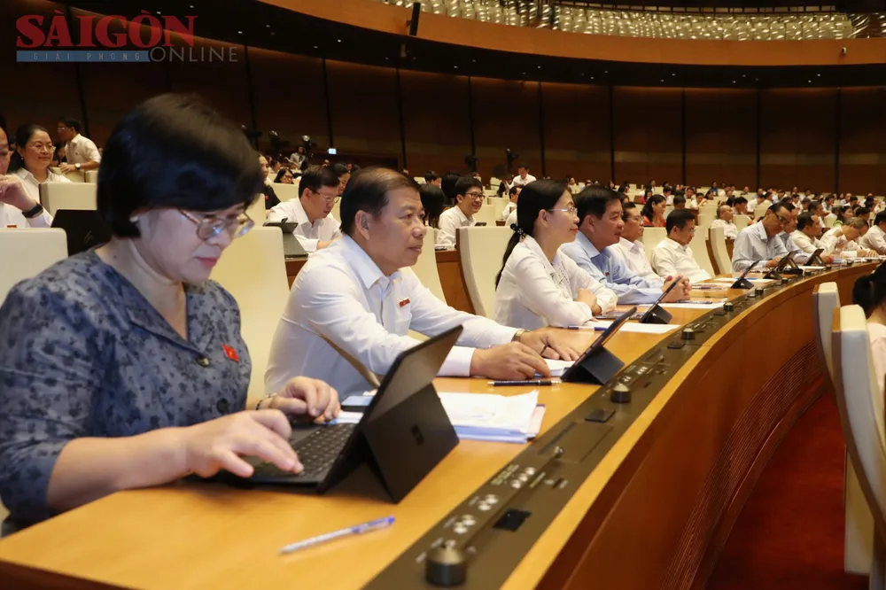 Đại biểu Quốc hội tham dự kỳ họp thứ 5. Ảnh: QUANG PHÚC