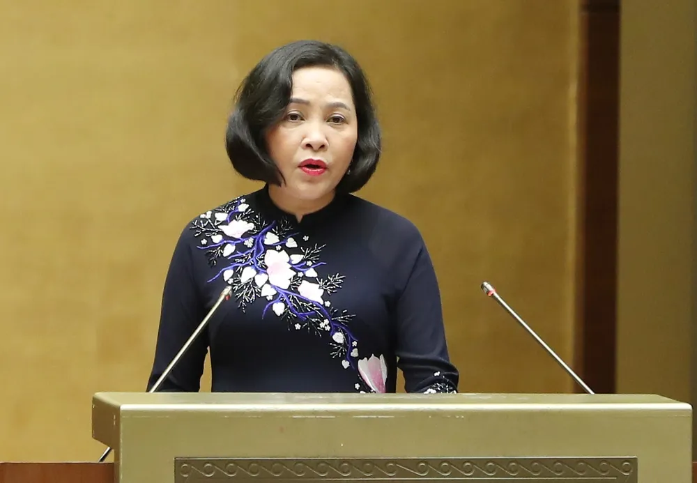Trưởng Ban Công tác Đại biểu (thuộc Ủy ban Thường vụ Quốc hội) Nguyễn Thị Thanh trình bày tờ trình. Ảnh: QUANG PHÚC Trưởng Ban Công tác Đại biểu (thuộc Ủy ban Thường vụ Quốc hội) Nguyễn Thị Thanh trình bày tờ trình. Ảnh: QUANG PHÚC