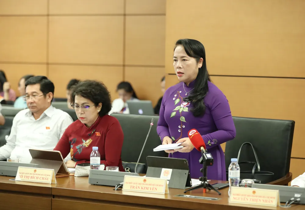 Đại biểu Quốc hội Trần Kim Yến đề nghị bổ sung quy định để tổ chức tài chính vi mô được mở tài khoản thanh toán cho khách hàng. Ảnh: QUANG PHÚC