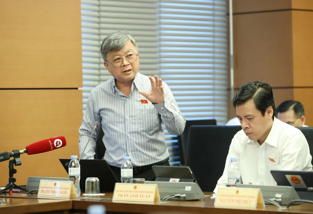 Đại biểu Trương Trọng Nghĩa góp ý tại tổ thảo luận. Ảnh: QUANG PHÚC
