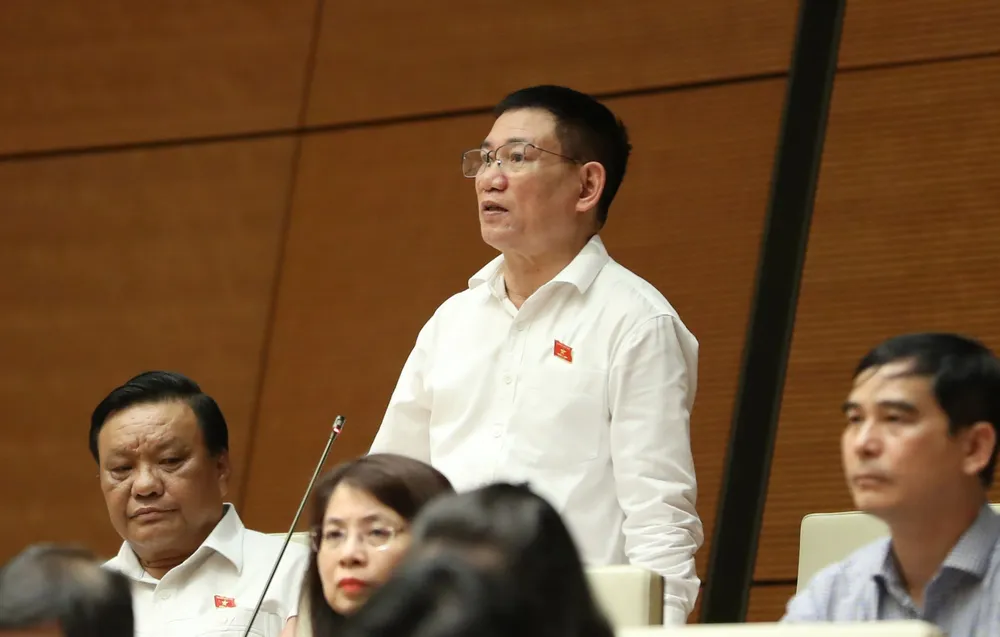 Bộ trưởng Bộ Tài chính Hồ Đức Phớc giải trình trước Quốc hội. Ảnh: QUANG PHÚC Bộ trưởng Bộ Tài chính Hồ Đức Phớc giải trình trước Quốc hội. Ảnh: QUANG PHÚC