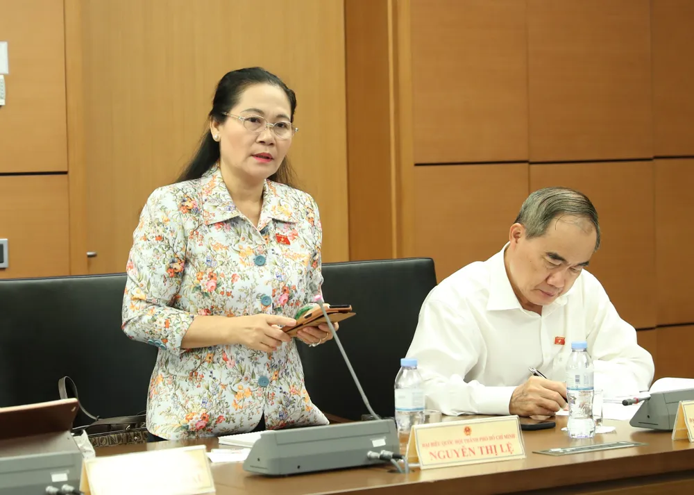 Chủ tịch HĐND TPHCM Nguyễn Thị Lệ góp ý về dự thảo Luật Đất đai. Ảnh: QUANG PHÚC