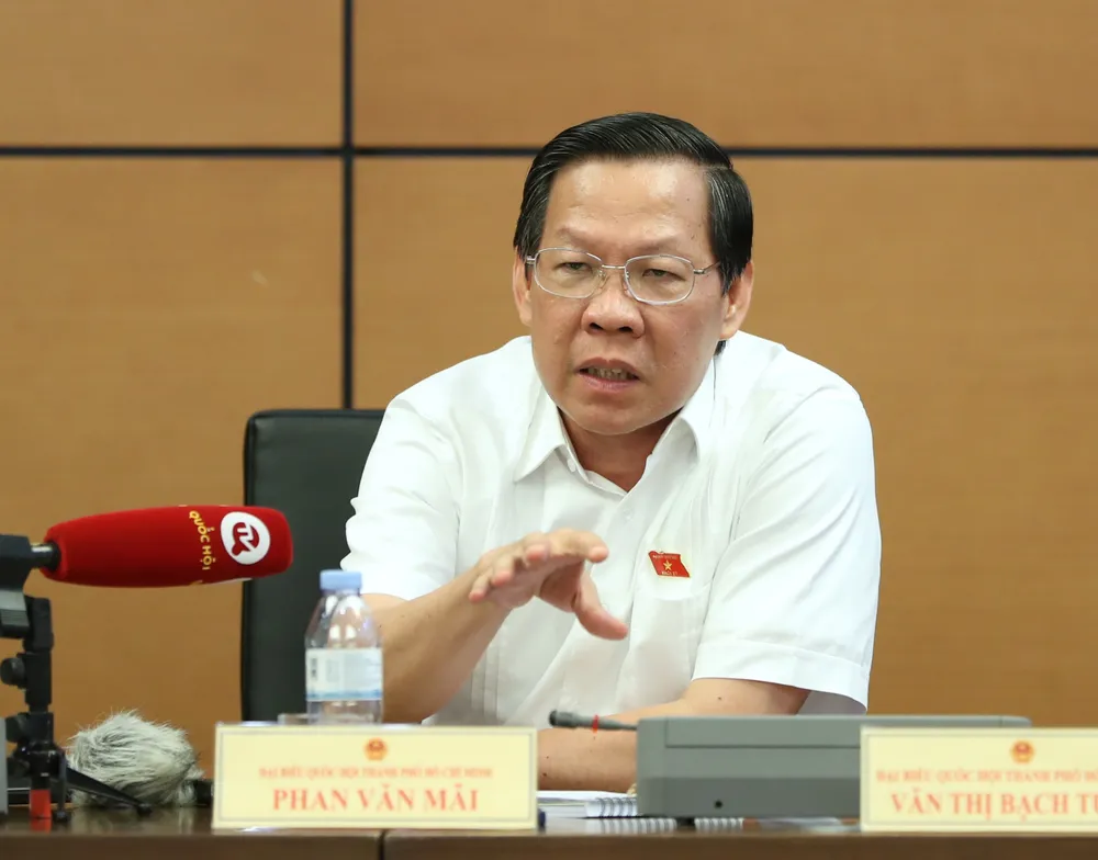 Chủ tịch UBND TPHCM Phan Văn Mãi góp ý về dự thảo Luật Đất đai. Ảnh: QUANG PHÚC