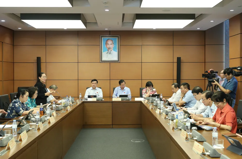 Đoàn ĐBQH TPHCM thảo luận ngày 20-6. Ảnh: QUANG PHÚC Đoàn ĐBQH TPHCM thảo luận ngày 20-6. Ảnh: QUANG PHÚC