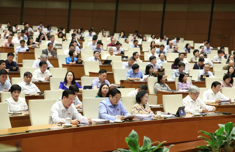 Ngày 21-6, Quốc hội họp phiên toàn thể tại hội trường thảo luận về dự án Luật Đất đai (sửa đổi). Ảnh: QUANG PHÚC Ngày 21-6, Quốc hội họp phiên toàn thể tại hội trường thảo luận về dự án Luật Đất đai (sửa đổi). Ảnh: QUANG PHÚC