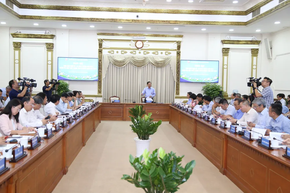 Chủ tịch UBND TPHCM phát biểu tại hội nghị. Ảnh: DŨNG PHƯƠNG