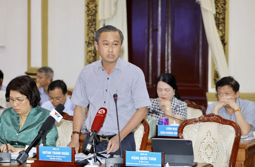 Giám đốc Sở Nội vụ Huỳnh Thanh Nhân phát biểu. Ảnh: DŨNG PHƯƠNG