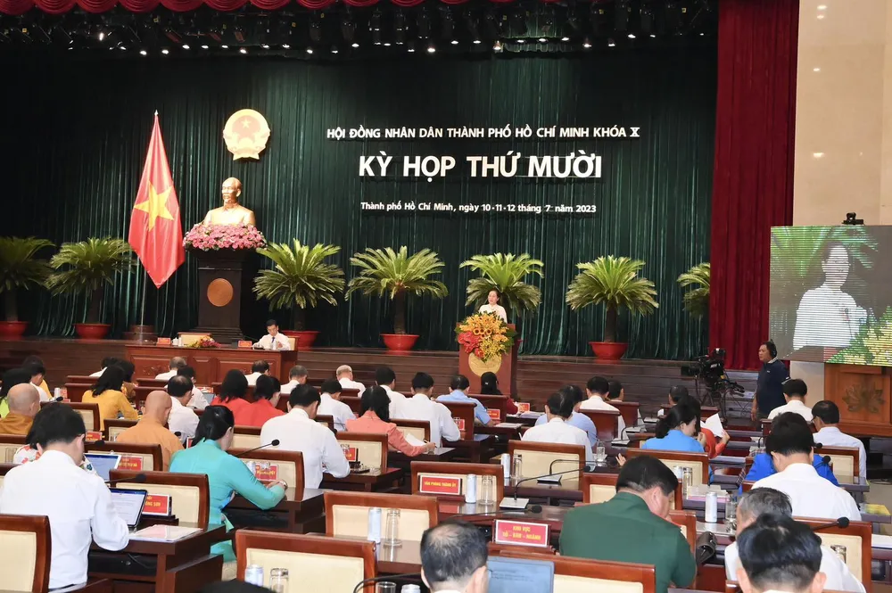 Đại biểu Tăng Hữu Phong: Không để người nghèo rơi vào bẫy 'tín dụng đen' ảnh 2 Đại biểu Tăng Hữu Phong: Không để người nghèo rơi vào bẫy 'tín dụng đen' ảnh 2