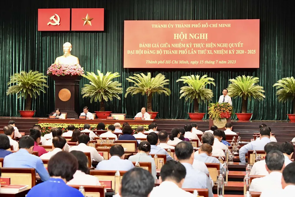 Thành ủy TPHCM tổ chức hội nghị sơ kết giữa nhiệm kỳ. Ảnh: VIỆT DŨNG