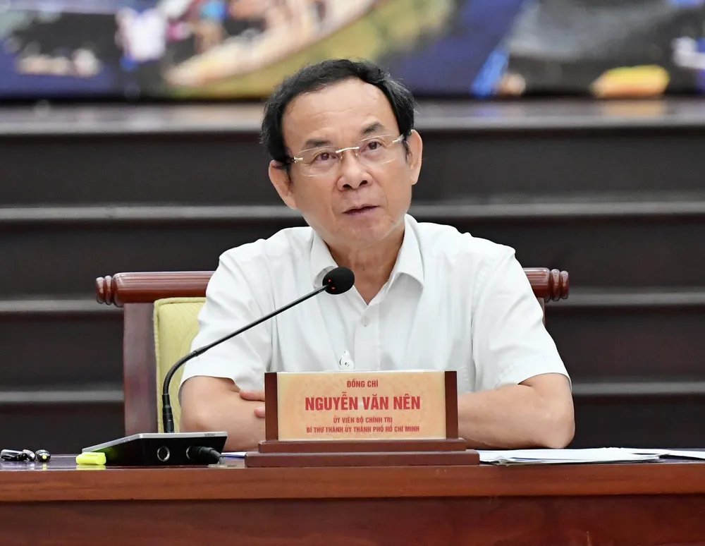 Bí thư Thành ủy TPHCM Nguyễn Văn Nên đồng chủ trì và điều hành hội nghị. Ảnh: VIỆT DŨNG