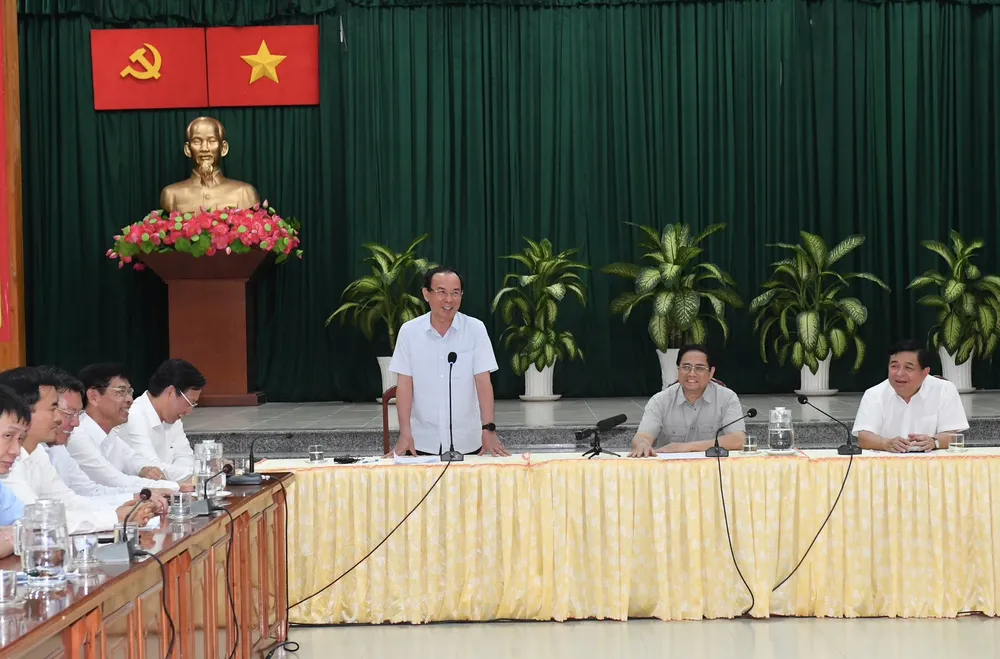 Bí thư Thành ủy TPHCM Nguyễn Văn Nên phát biểu tại buổi làm việc. Ảnh: VIỆT DŨNG