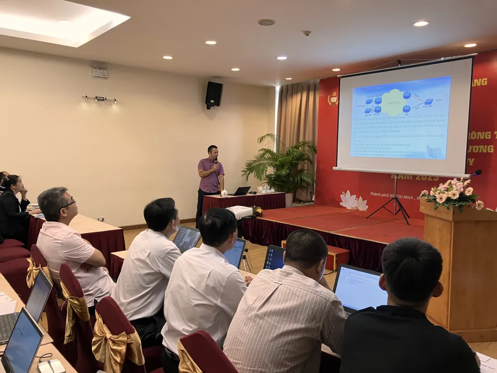 Hội nghị tập huấn chia làm 3 đợt với 3 lớp tập huấn cán bộ công nghệ thông tin các cơ quan Đảng ở Trung ương và 63 Tỉnh ủy, Thành ủy