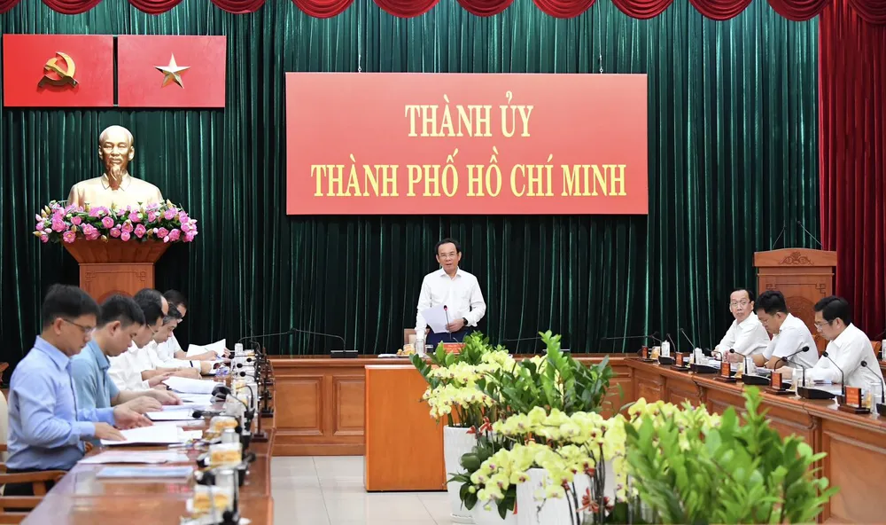 Bí thư Thành ủy TPHCM Nguyễn Văn Nên chủ trì phiên họp. Ảnh: VIỆT DŨNG