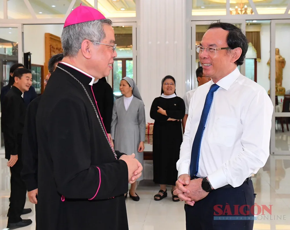 Bí thư Thành ủy TPHCM Nguyễn Văn Nên trò chuyện với Đức Tổng Giám mục Giuse Nguyễn Năng. Ảnh: VIỆT DŨNG Bí thư Thành ủy TPHCM Nguyễn Văn Nên trò chuyện với Đức Tổng Giám mục Giuse Nguyễn Năng. Ảnh: VIỆT DŨNG