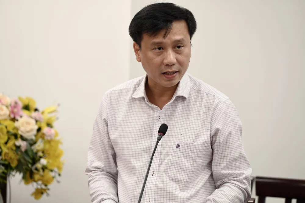 Chủ tịch UBND quận Bình Tân Nguyễn Minh Nhựt nêu một số giải pháp thời gian tới. Ảnh: VĂN MINH